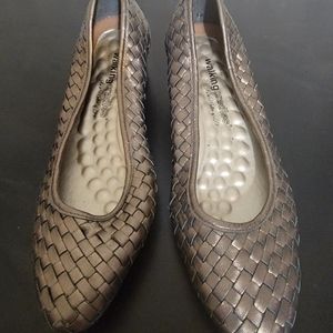 Women's shoes